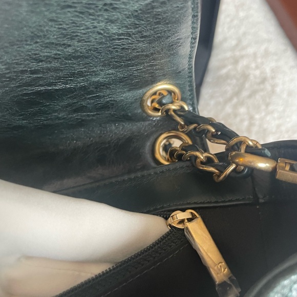 Chanel Flap bag in green chevron with gold hardware. Medium - Picture 11 of 13